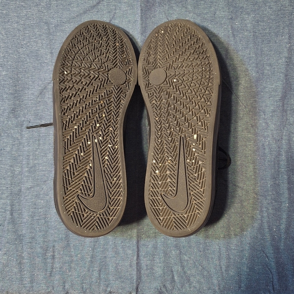 Nike SB Charge Black Canvas Skate Shoe - Picture 7 of 9